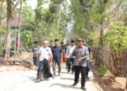 Semangat Gotong Royong Warga Campor Disambut Kunjungan dan Bantuan Pribadi Bupati Pamekasan