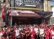 Lautan Manusia di Arek Lancor! 36 Ribu Warga Tumpah Ruah Ramaikan Grand Opening Central 88 Gold Jewellery